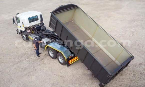 Nunua Ilio tumika Isuzu Bighorn White Lori ndani ya Ezulwini nchini Hhohho Nunua Ilio tumika Isuzu Bighorn White Lori ndani ya Ezulwini nchini Hhohho