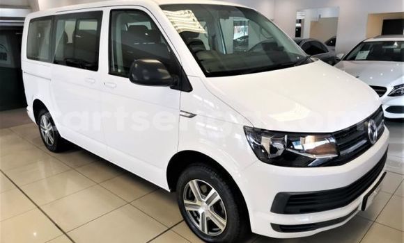 Nunua Ilio tumika Volkswagen Caravelle White Gari ndani ya Ezulwini nchini Hhohho Nunua Ilio tumika Volkswagen Caravelle White Gari ndani ya Ezulwini nchini Hhohho