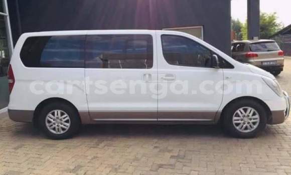 Nunua Ilio tumika Hyundai H1 White Gari ndani ya Ezulwini nchini Hhohho Nunua Ilio tumika Hyundai H1 White Gari ndani ya Ezulwini nchini Hhohho