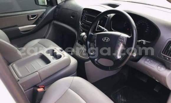 Acheter Occasion Voiture Hyundai H1 Blanc à Ezulwini, Hhohho Acheter Occasion Voiture Hyundai H1 Blanc à Ezulwini, Hhohho