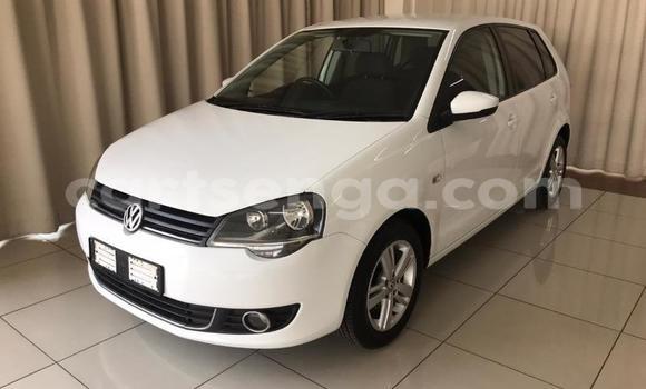 Nunua Ilio tumika Volkswagen Polo White Gari ndani ya Hlatikulu nchini Wilaya ya Shiselweni