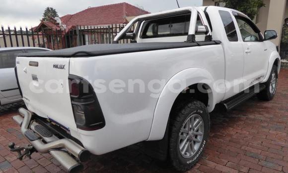 Buy Used Toyota Hilux White Car in Ezulwini in Hhohho