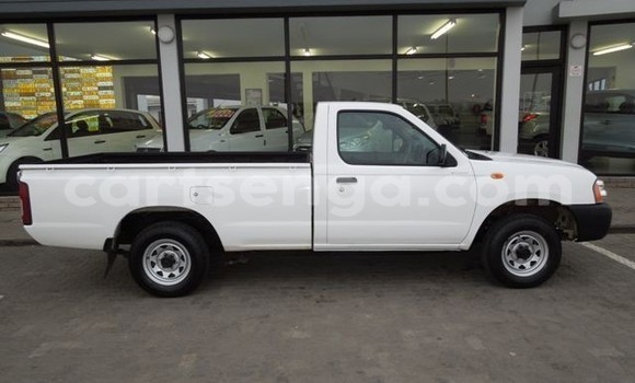 Buy Used Nissan NP 300 White Car in Ezulwini in Hhohho Buy Used Nissan NP 300 White Car in Ezulwini in Hhohho