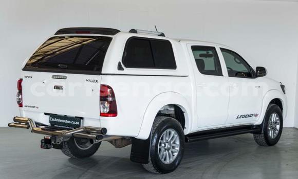 Nunua Ilio tumika Toyota Hilux White Gari ndani ya Ezulwini nchini Hhohho Nunua Ilio tumika Toyota Hilux White Gari ndani ya Ezulwini nchini Hhohho