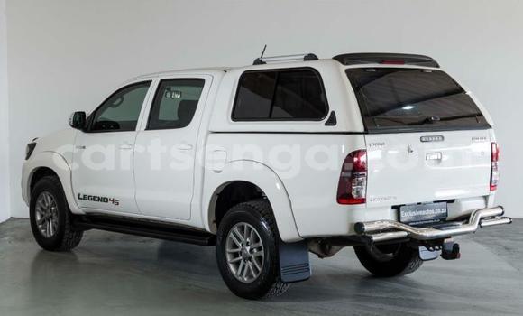 Buy Used Toyota Hilux White Car in Ezulwini in Hhohho Buy Used Toyota Hilux White Car in Ezulwini in Hhohho