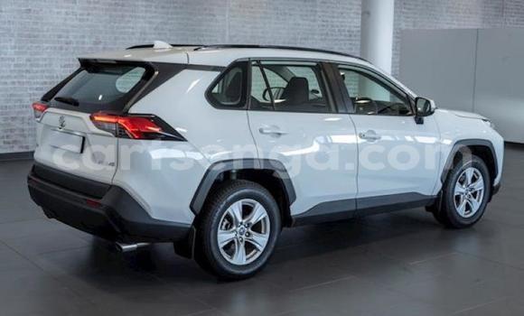 Nunua Ilio tumika Toyota RAV4 White Gari ndani ya Mbabane nchini Manzini Nunua Ilio tumika Toyota RAV4 White Gari ndani ya Mbabane nchini Manzini