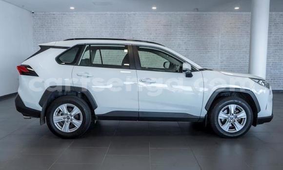 Nunua Ilio tumika Toyota RAV4 White Gari ndani ya Mbabane nchini Manzini Nunua Ilio tumika Toyota RAV4 White Gari ndani ya Mbabane nchini Manzini