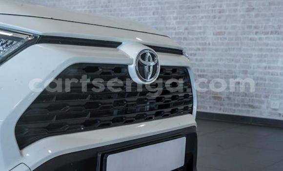 Nunua Ilio tumika Toyota RAV4 White Gari ndani ya Mbabane nchini Manzini Nunua Ilio tumika Toyota RAV4 White Gari ndani ya Mbabane nchini Manzini