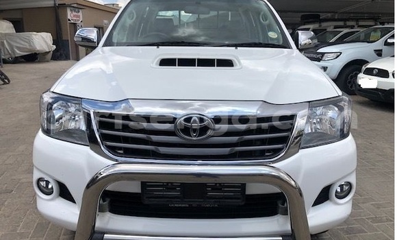 Buy Used Toyota Hilux White Car in Mbabane in Manzini