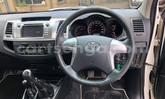 Buy Used Toyota Hilux White Car in Mbabane in Manzini Buy Used Toyota Hilux White Car in Mbabane in Manzini