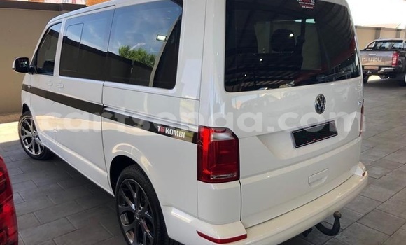 Buy Used Volkswagen Transporter White Car in Ezulwini in Hhohho Buy Used Volkswagen Transporter White Car in Ezulwini in Hhohho