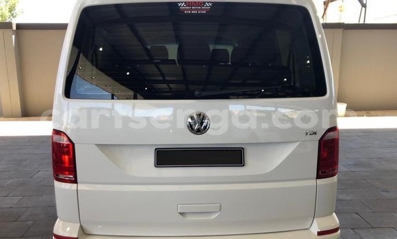 Buy Used Volkswagen Transporter White Car in Ezulwini in Hhohho Buy Used Volkswagen Transporter White Car in Ezulwini in Hhohho