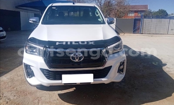 Buy Used Toyota Hilux White Car in Mhlambanyatsi in Manzini