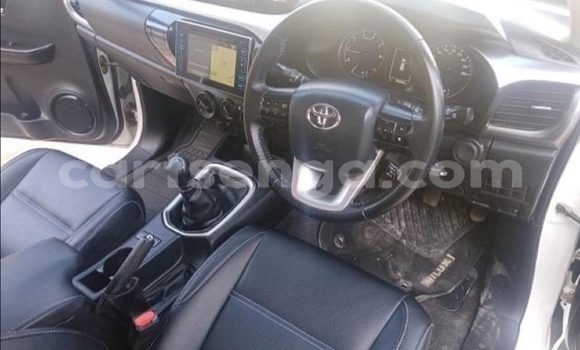 Nunua Ilio tumika Toyota Hilux White Gari ndani ya Mhlambanyatsi nchini Manzini Nunua Ilio tumika Toyota Hilux White Gari ndani ya Mhlambanyatsi nchini Manzini