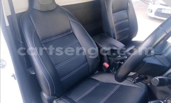 Nunua Ilio tumika Toyota Hilux White Gari ndani ya Mhlambanyatsi nchini Manzini Nunua Ilio tumika Toyota Hilux White Gari ndani ya Mhlambanyatsi nchini Manzini