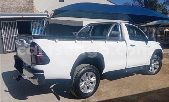 Nunua Ilio tumika Toyota Hilux White Gari ndani ya Mhlambanyatsi nchini Manzini Nunua Ilio tumika Toyota Hilux White Gari ndani ya Mhlambanyatsi nchini Manzini