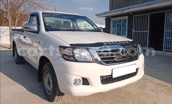 Buy Used Toyota Hilux White Car in Bulembu in Hhohho
