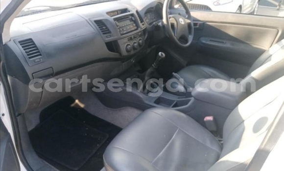 Nunua Ilio tumika Toyota Hilux White Gari ndani ya Bulembu nchini Hhohho Nunua Ilio tumika Toyota Hilux White Gari ndani ya Bulembu nchini Hhohho