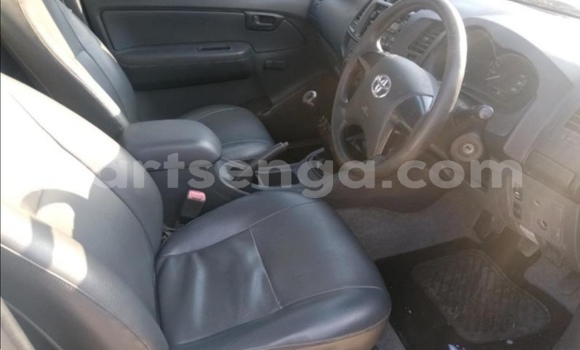 Nunua Ilio tumika Toyota Hilux White Gari ndani ya Bulembu nchini Hhohho Nunua Ilio tumika Toyota Hilux White Gari ndani ya Bulembu nchini Hhohho