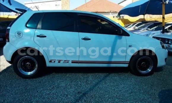 Nunua Ilio tumika Volkswagen Polo White Gari ndani ya Lobamba nchini Manzini Nunua Ilio tumika Volkswagen Polo White Gari ndani ya Lobamba nchini Manzini