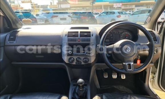 Nunua Ilio tumika Volkswagen Polo White Gari ndani ya Lobamba nchini Manzini Nunua Ilio tumika Volkswagen Polo White Gari ndani ya Lobamba nchini Manzini