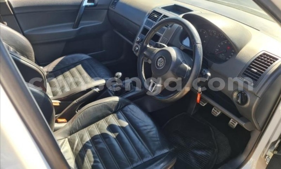 Nunua Ilio tumika Volkswagen Polo White Gari ndani ya Lobamba nchini Manzini Nunua Ilio tumika Volkswagen Polo White Gari ndani ya Lobamba nchini Manzini