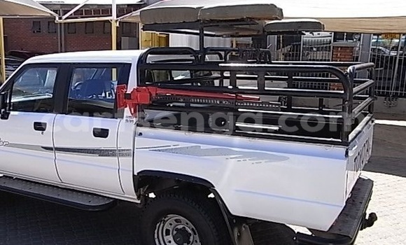 Buy Used Toyota Hilux White Car in Mbabane in Manzini Buy Used Toyota Hilux White Car in Mbabane in Manzini