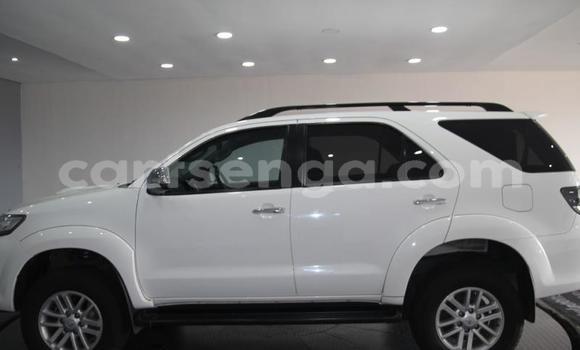 Nunua Ilio tumika Toyota Fortuner White Gari ndani ya Ezulwini nchini Hhohho Nunua Ilio tumika Toyota Fortuner White Gari ndani ya Ezulwini nchini Hhohho