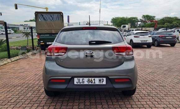 Buy Used Kia Rio Beige Car in Ezulwini in Hhohho Buy Used Kia Rio Beige Car in Ezulwini in Hhohho