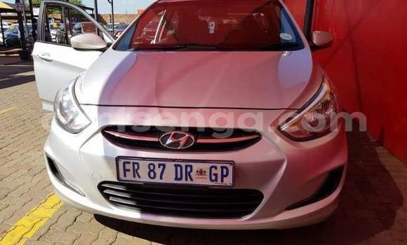 Buy Used Hyundai Accent Silver Car in Hluti in Shiselweni District Buy Used Hyundai Accent Silver Car in Hluti in Shiselweni District