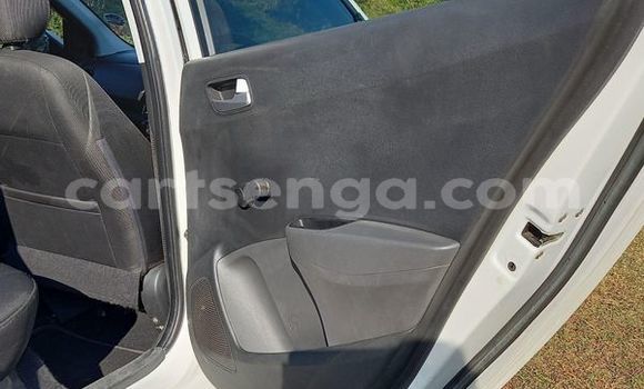 Nunua Ilio tumika Hyundai i10 White Gari ndani ya Ezulwini nchini Hhohho Nunua Ilio tumika Hyundai i10 White Gari ndani ya Ezulwini nchini Hhohho