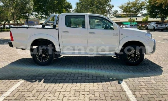 Buy Used Toyota Hilux White Car in Ezulwini in Hhohho Buy Used Toyota Hilux White Car in Ezulwini in Hhohho