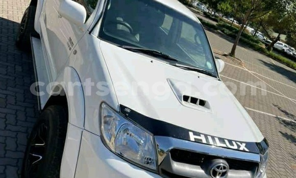 Buy Used Toyota Hilux White Car in Ezulwini in Hhohho Buy Used Toyota Hilux White Car in Ezulwini in Hhohho