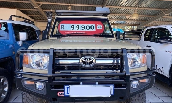 Nunua Ilio tumika Toyota Land Cruiser Beige Gari ndani ya Mbabane nchini Manzini