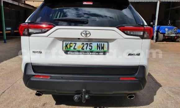 Buy Used Toyota RAV4 White Car in Lavumisa in Shiselweni District Buy Used Toyota RAV4 White Car in Lavumisa in Shiselweni District