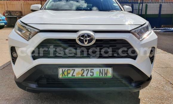 Buy Used Toyota RAV4 White Car in Lavumisa in Shiselweni District Buy Used Toyota RAV4 White Car in Lavumisa in Shiselweni District