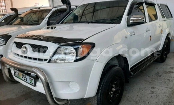 Buy Used Toyota Hilux White Car in Nhlangano in Shiselweni District Buy Used Toyota Hilux White Car in Nhlangano in Shiselweni District