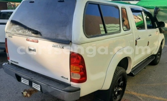 Buy Used Toyota Hilux White Car in Nhlangano in Shiselweni District Buy Used Toyota Hilux White Car in Nhlangano in Shiselweni District