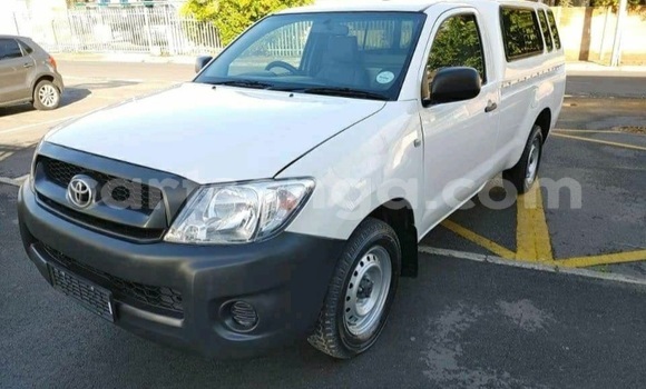 Buy Used Toyota Hilux White Car in Tabankulu in Lubombo District Buy Used Toyota Hilux White Car in Tabankulu in Lubombo District