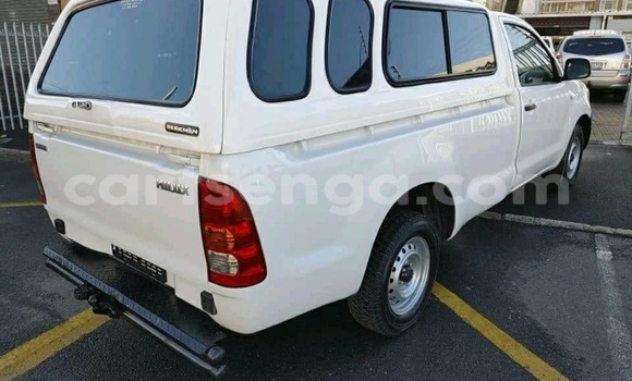 Buy Used Toyota Hilux White Car in Tabankulu in Lubombo District Buy Used Toyota Hilux White Car in Tabankulu in Lubombo District