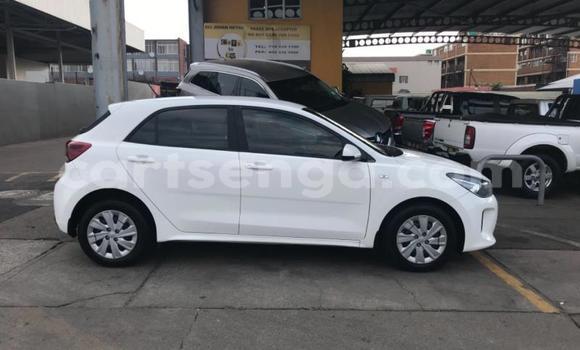 Buy Used Kia Rio White Car in Bhunya in Manzini Buy Used Kia Rio White Car in Bhunya in Manzini