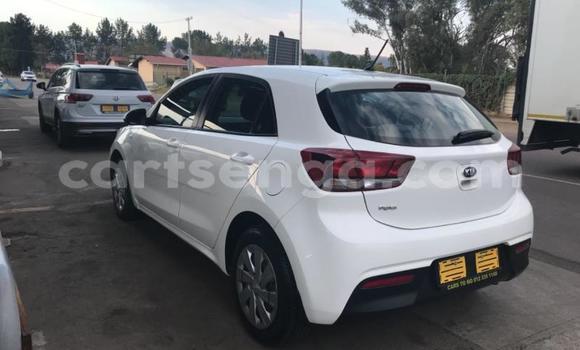 Nunua Ilio tumika Kia Rio White Gari ndani ya Bhunya nchini Manzini Nunua Ilio tumika Kia Rio White Gari ndani ya Bhunya nchini Manzini