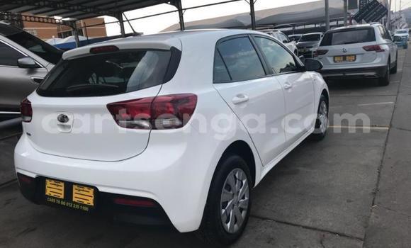 Nunua Ilio tumika Kia Rio White Gari ndani ya Bhunya nchini Manzini Nunua Ilio tumika Kia Rio White Gari ndani ya Bhunya nchini Manzini