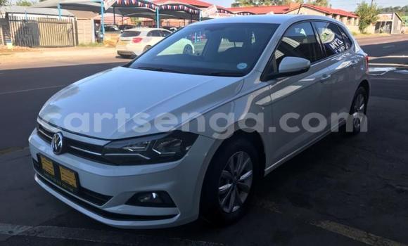 Nunua Ilio tumika Volkswagen Polo White Gari ndani ya Bhunya nchini Manzini Nunua Ilio tumika Volkswagen Polo White Gari ndani ya Bhunya nchini Manzini