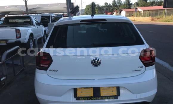 Nunua Ilio tumika Volkswagen Polo White Gari ndani ya Bhunya nchini Manzini Nunua Ilio tumika Volkswagen Polo White Gari ndani ya Bhunya nchini Manzini