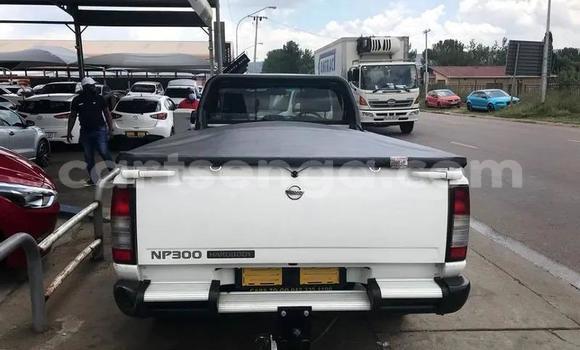 Nunua Ilio tumika Nissan NP 300 White Gari ndani ya Bhunya nchini Manzini Nunua Ilio tumika Nissan NP 300 White Gari ndani ya Bhunya nchini Manzini