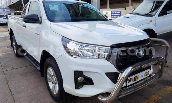 Nunua Ilio tumika Toyota Hilux White Gari ndani ya Bhunya nchini Manzini Nunua Ilio tumika Toyota Hilux White Gari ndani ya Bhunya nchini Manzini