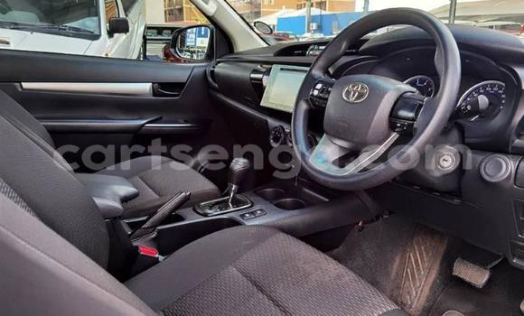 Nunua Ilio tumika Toyota Hilux White Gari ndani ya Bhunya nchini Manzini Nunua Ilio tumika Toyota Hilux White Gari ndani ya Bhunya nchini Manzini