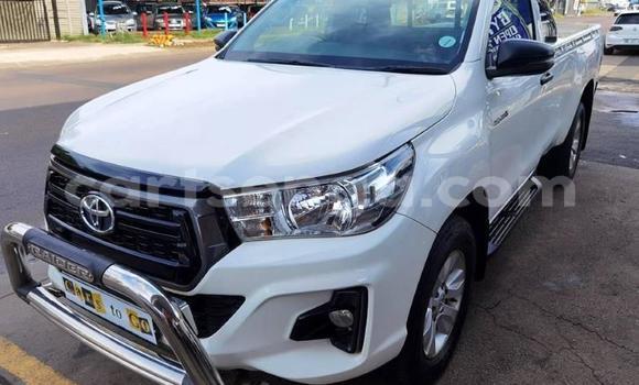 Nunua Ilio tumika Toyota Hilux White Gari ndani ya Bhunya nchini Manzini Nunua Ilio tumika Toyota Hilux White Gari ndani ya Bhunya nchini Manzini