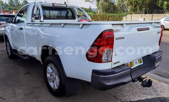 Nunua Ilio tumika Toyota Hilux White Gari ndani ya Bhunya nchini Manzini Nunua Ilio tumika Toyota Hilux White Gari ndani ya Bhunya nchini Manzini